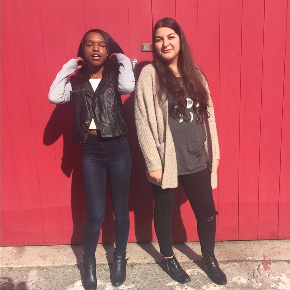 MEET YOUR POSHER💓