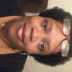 Meet your Posher, Kendra