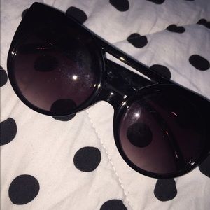 Cat eye sunglasses