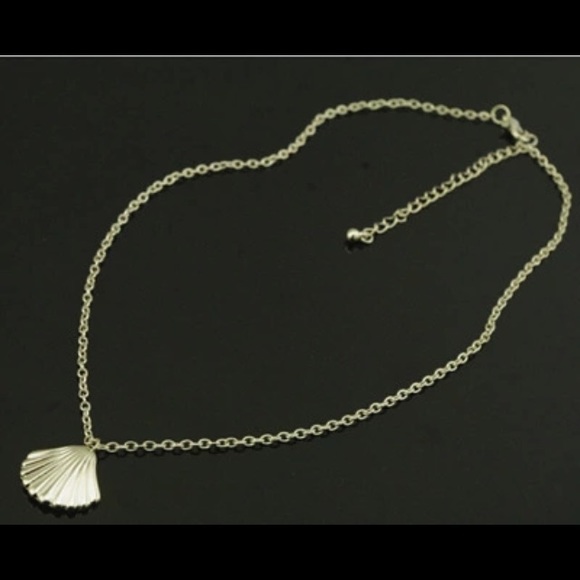🆕 Under the sea shell necklace in sliver 🐳