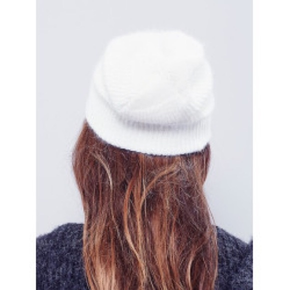 FOREVER 21 Fuzzy White Bean