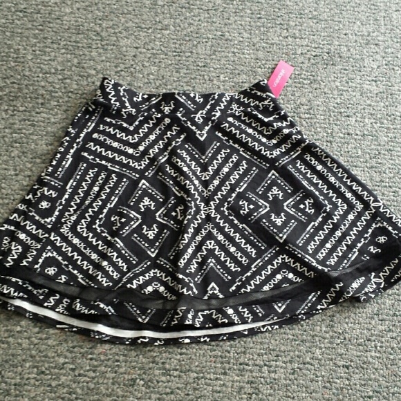 Black & white skater skirt