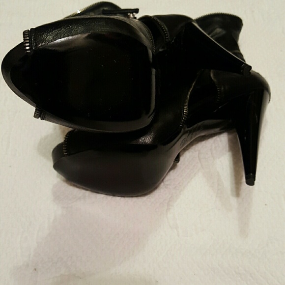 Alexander McQueen boots - Picture 3 of 4