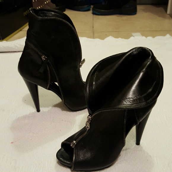 Alexander McQueen boots - Picture 4 of 4