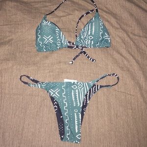 Borderline reversible ROXY bikini, 100% authentic.