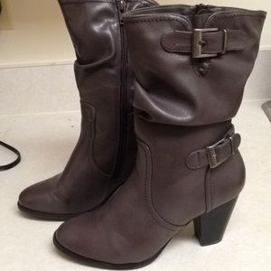 Bass heeled boots