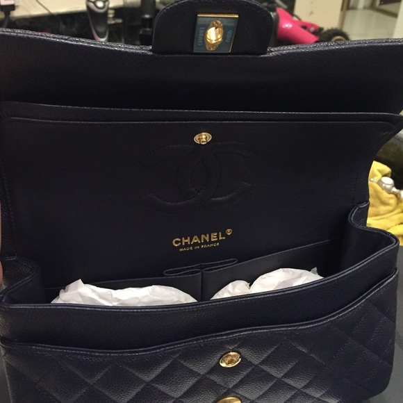 CHANEL
Medium Flap Handbag Caviar Navy Cross Body - Picture 3 of 4