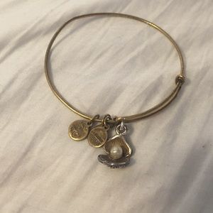 Pearl Alex & Ani