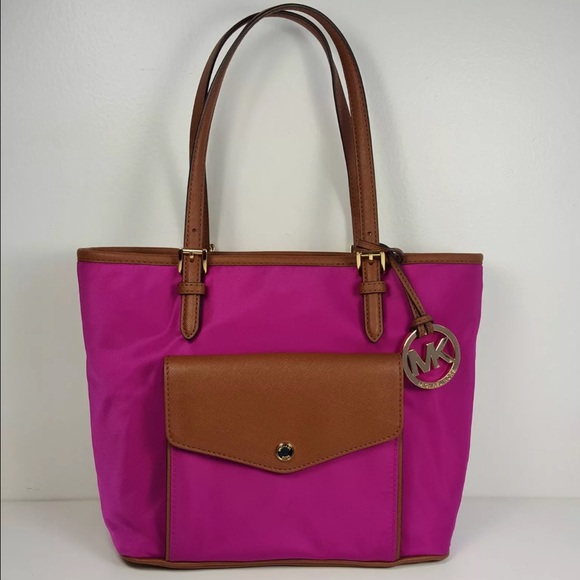 Michael Kors Handbags - Michael Kors Jet Set  MD Pocket Multifunction Tote