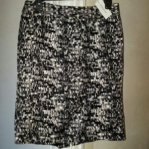 Banana Republic Black and white graphic skirt