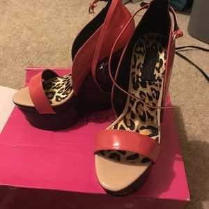Shoe dazzle wedges