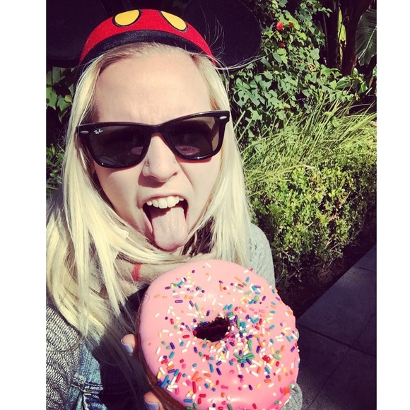 Meet the Posher - Picture 2 of 4