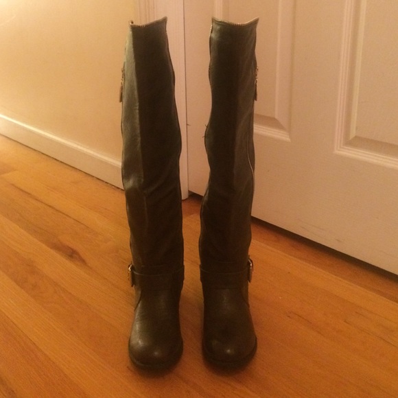 Brown knee high boots - Picture 2 of 3