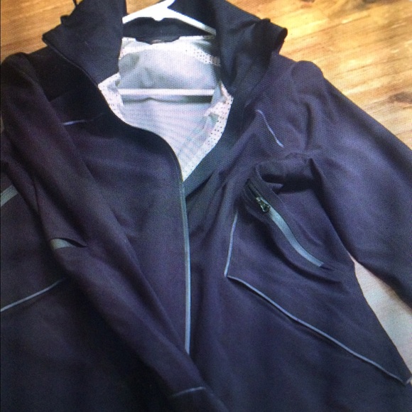 Water resistant running jacket!