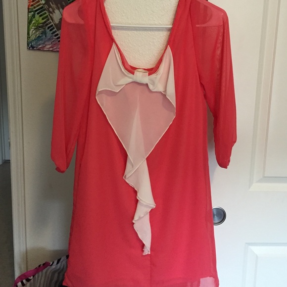 super cute dress!