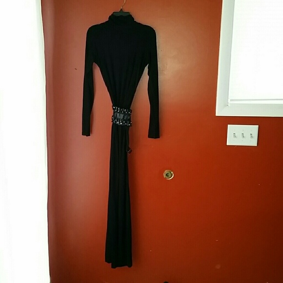 Body hugging mock neck maxi dress