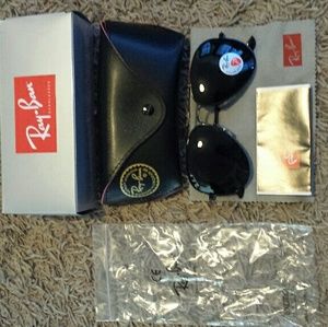 Ray Ban aviator sunglasses. Black/Black polarized