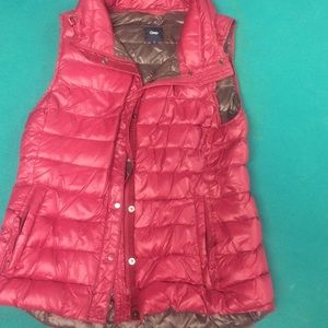Red vest size small