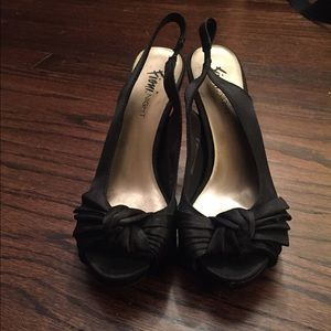 Special occasion black pump