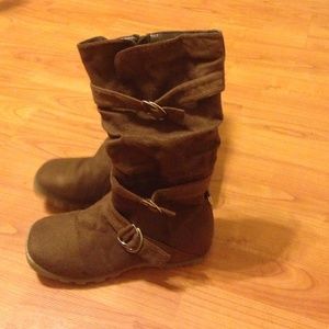 Size 7 Suede brown belted boots