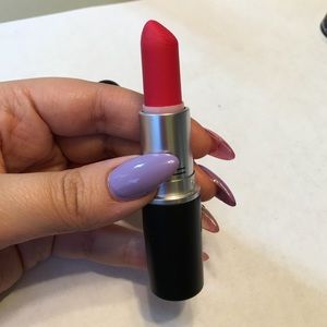 Mac lipstick Relentlessness red