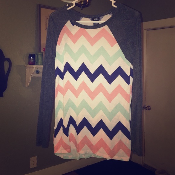 Rue 21 long sleeve chevron