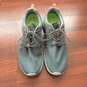 Nike Roshe Women's size 9