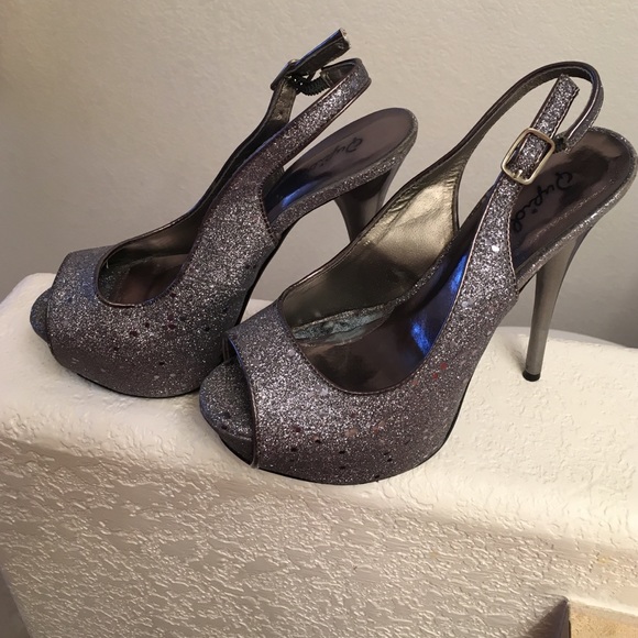 Heels - Picture 2 of 3
