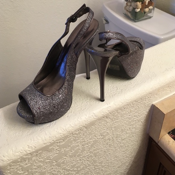 Heels - Picture 3 of 3