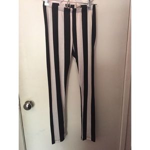 Black & White Vertical Striped Leggings