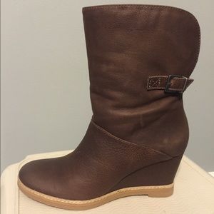 Short brown wedged boots