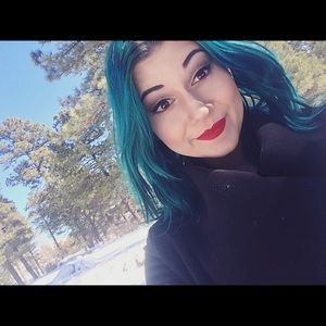 Meet your Posher, Adara