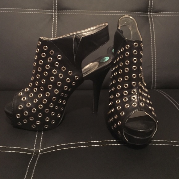 Black Grommet Heel/Bootie