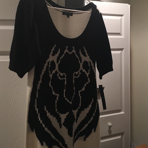 Sweater dress with a lion face on the front - Picture 1 of 4