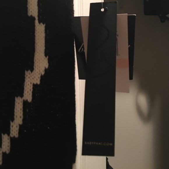 Sweater dress with a lion face on the front - Picture 2 of 4