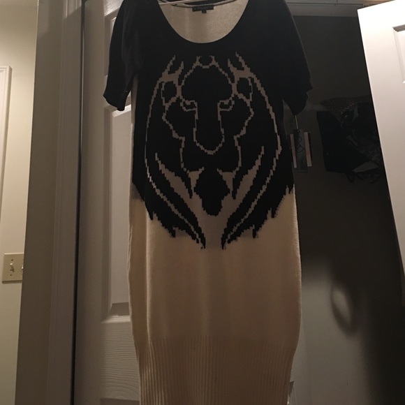 Sweater dress with a lion face on the front - Picture 3 of 4