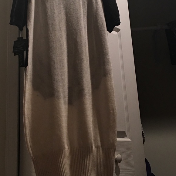 Sweater dress with a lion face on the front - Picture 4 of 4