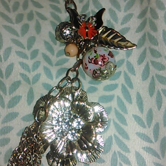 Very pretty charmed necklace