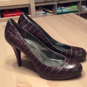Marc Fisher brown croc pumps heels