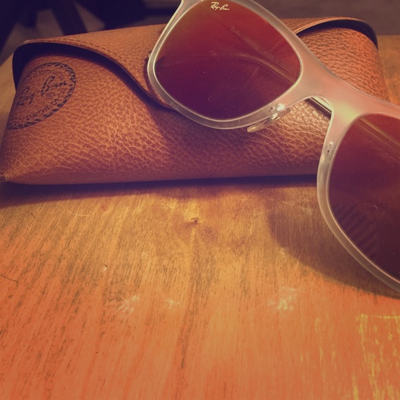Ray-Ban Accessories - *price drop* Mirror Wayfarer Ray Bans & Case