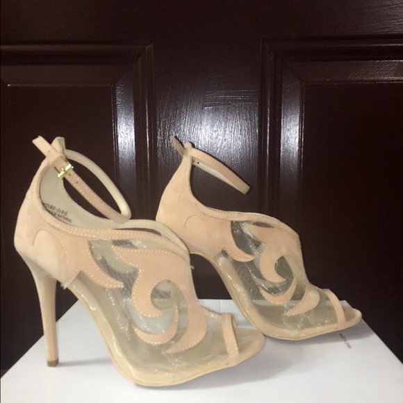 Elegant cream shoe looks new