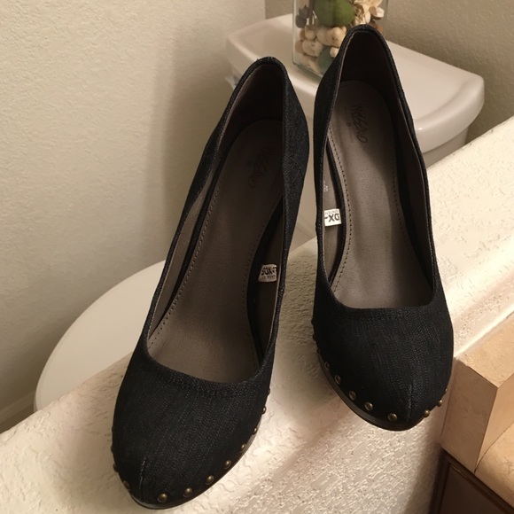 Heels - Picture 2 of 4