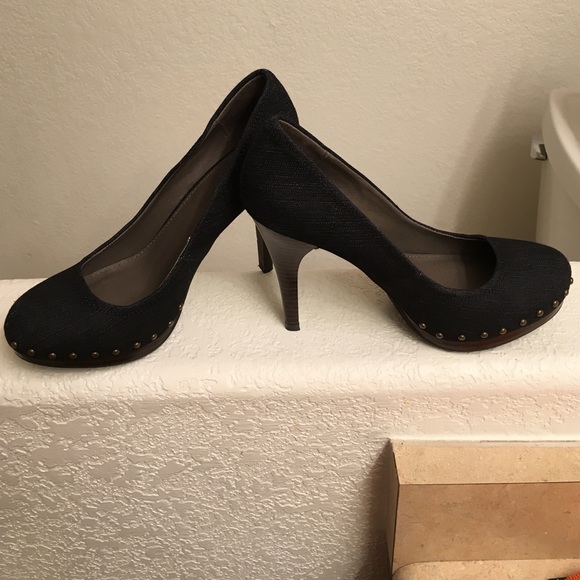 Heels - Picture 3 of 4