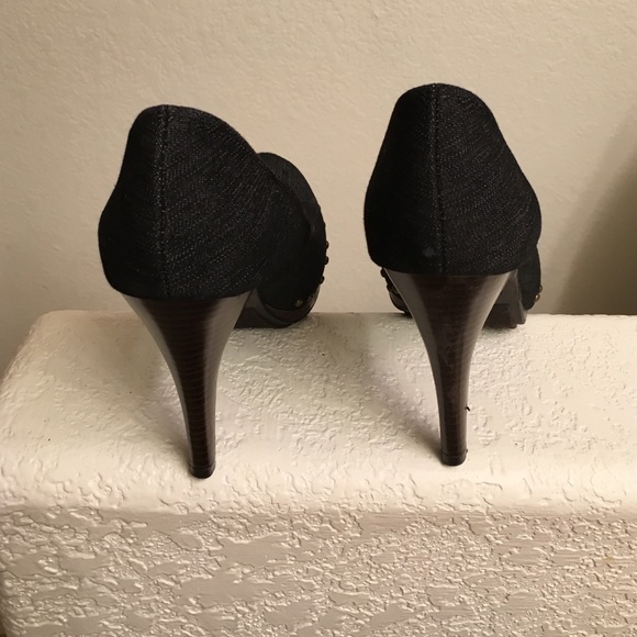 Heels - Picture 4 of 4