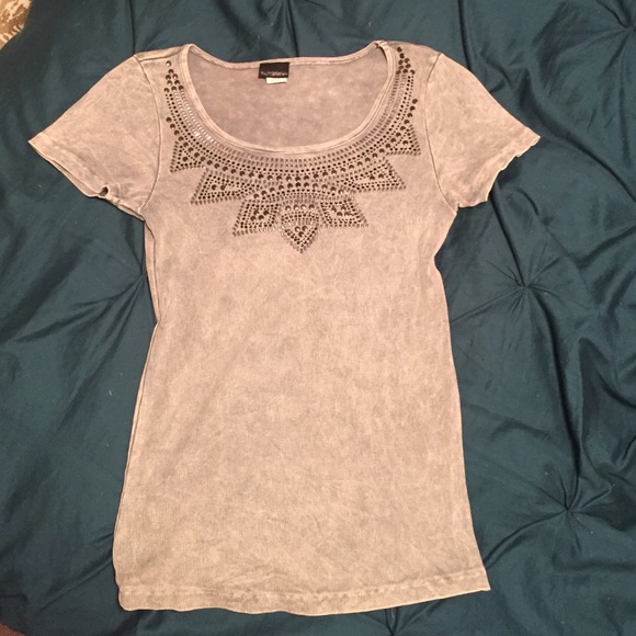 Buckle brand's "Daytrip" grey short sleeve tee