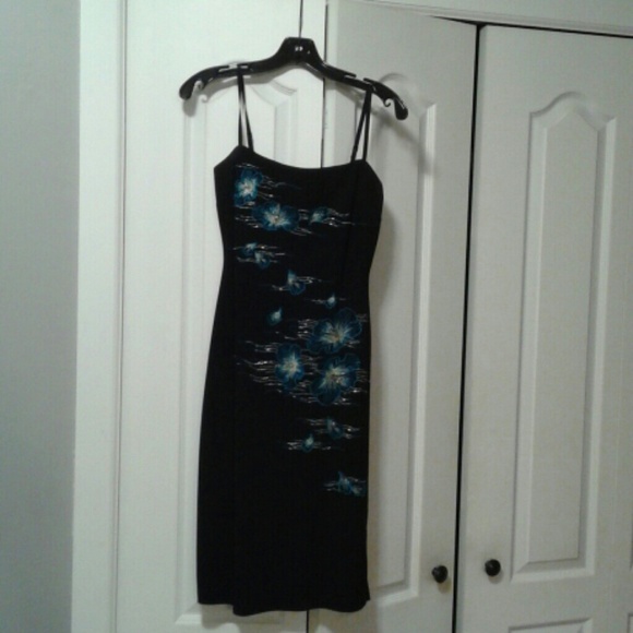 BCBGMaxAzria Dresses & Skirts - BCBG Maxazria  spaghetti strap dress