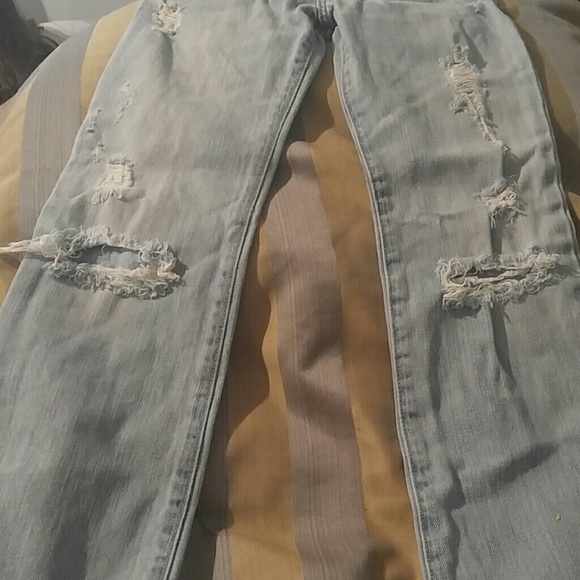 Abercrombie distressed - Picture 2 of 3