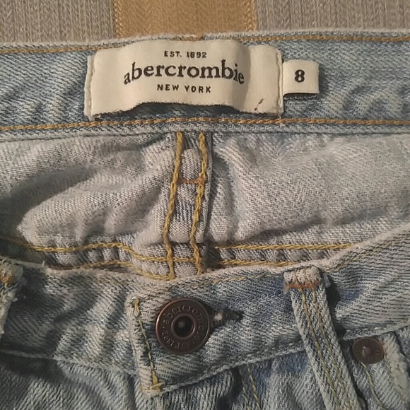 Abercrombie distressed - Picture 3 of 3