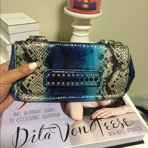 Bebe clutch
