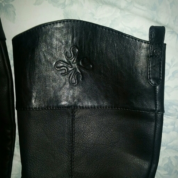 Vera Wang Boots! - Picture 2 of 3